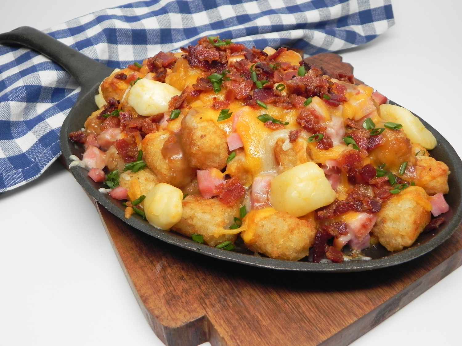 Thịt xông khói, Ham, và Thụy Sĩ Tater Tots Poutine