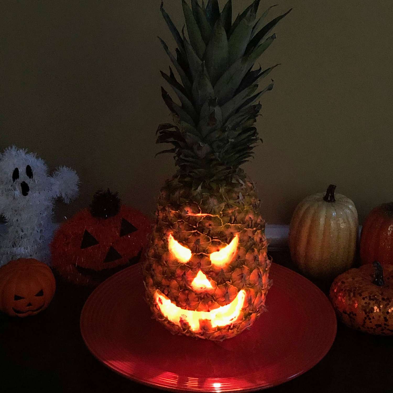 Dứa Jack-O-Lantern