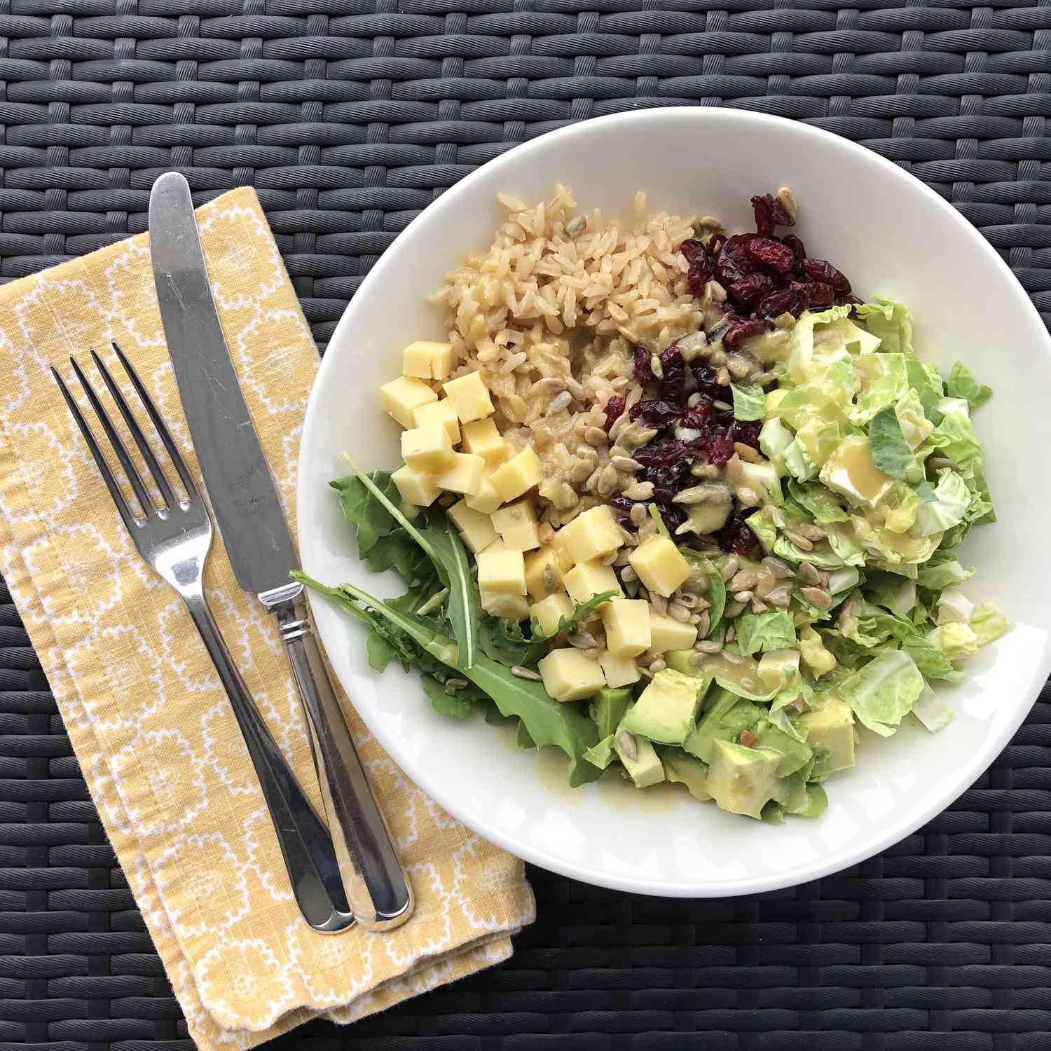 Cranberry, Cheddar và Brussels Sprouts Salad