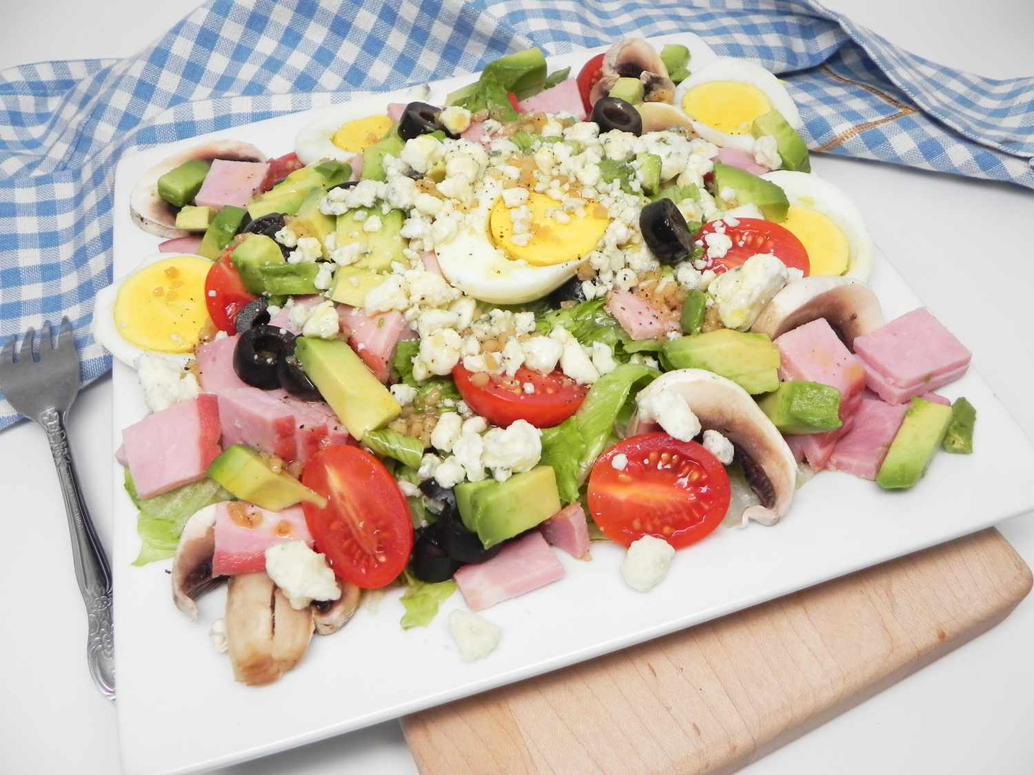 Salad Cobb với giăm bông và thay đồ tự làm