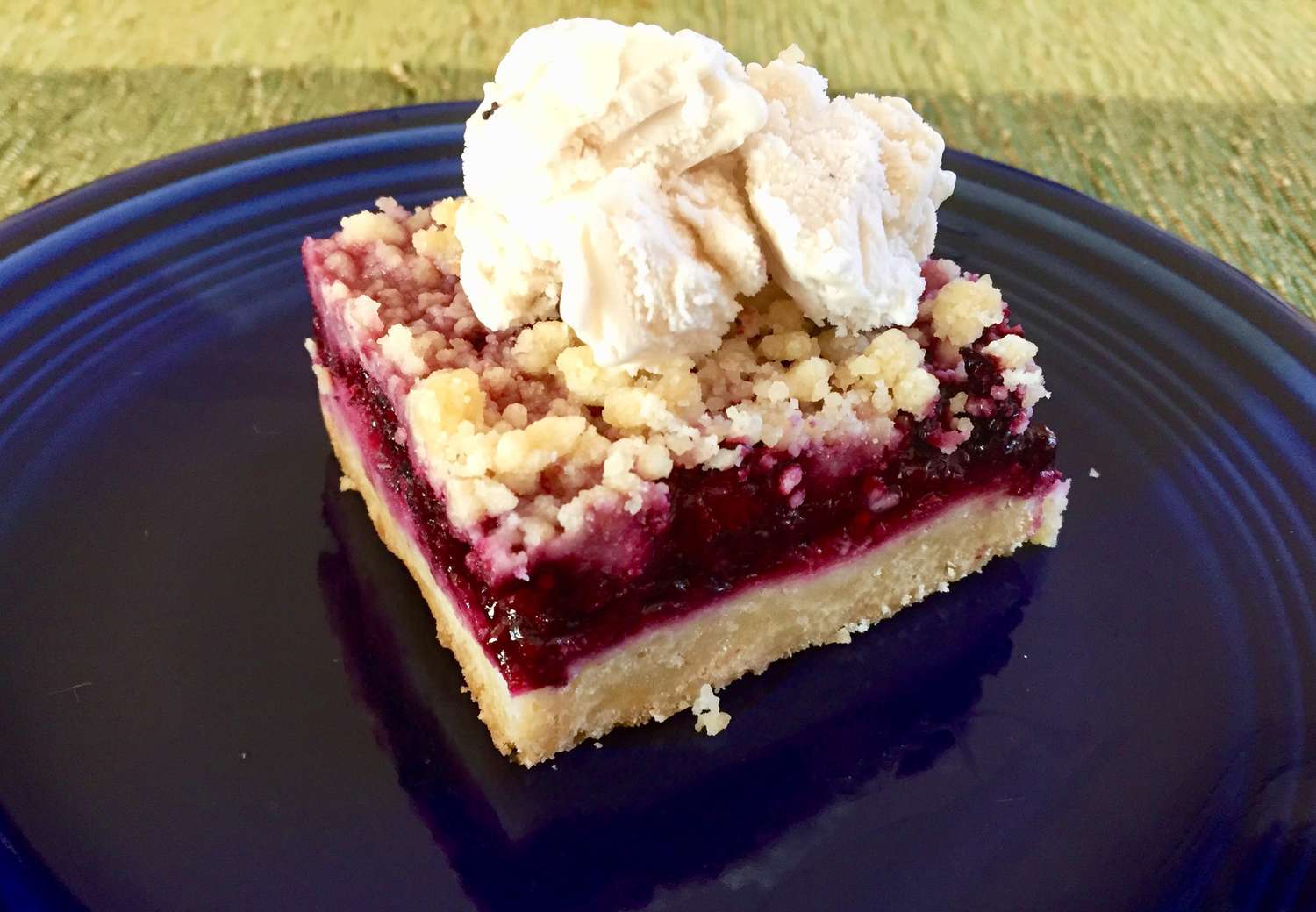 BlackBerry và mascarpone Crumble