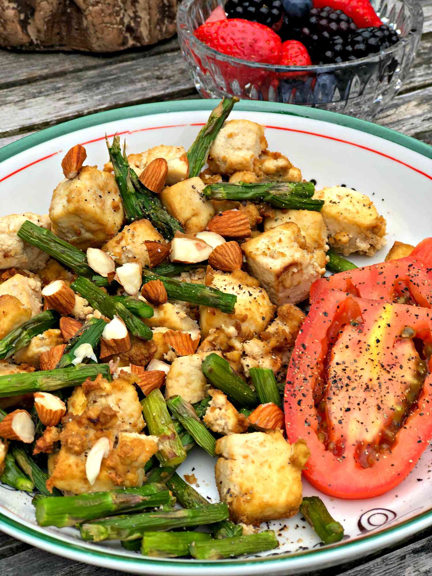 Air Fryer Vegan Pofu và Asparagus Scramble