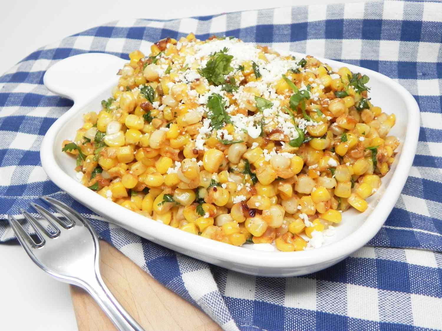 Skillet elote (ngô đường Mexico)