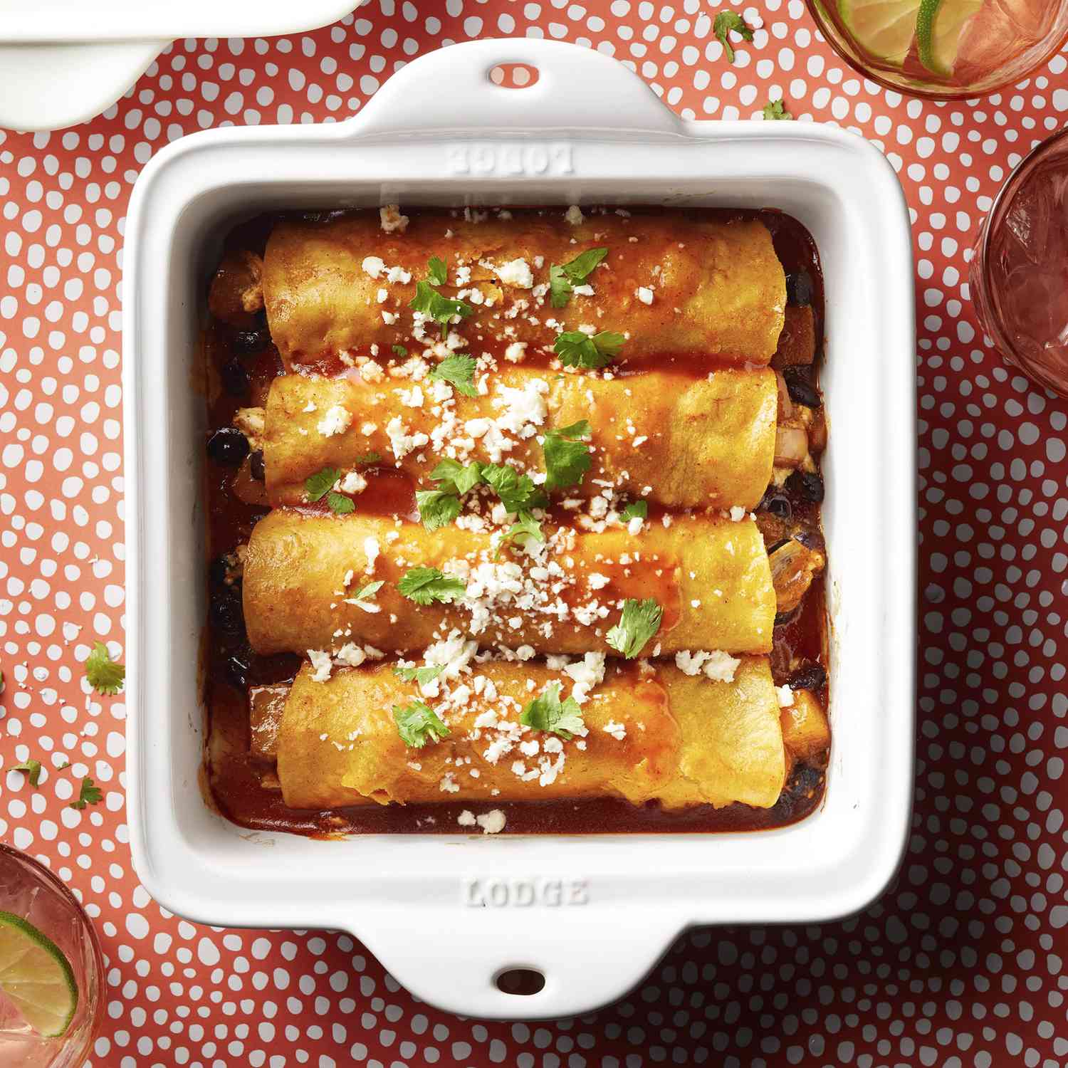 Butternut rang và enchiladas đậu đen