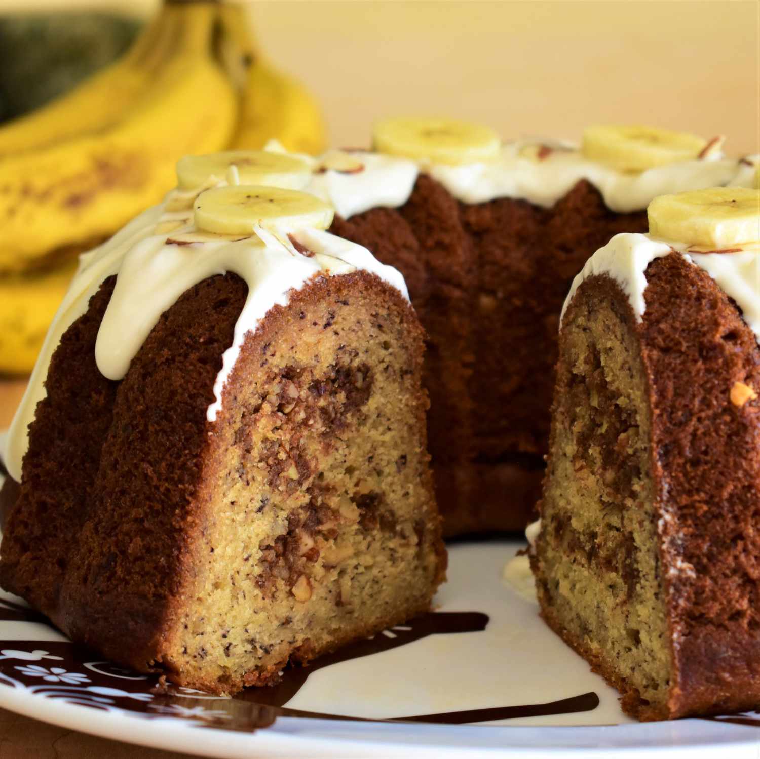 Bánh Bundt Streusel chuối-Almond