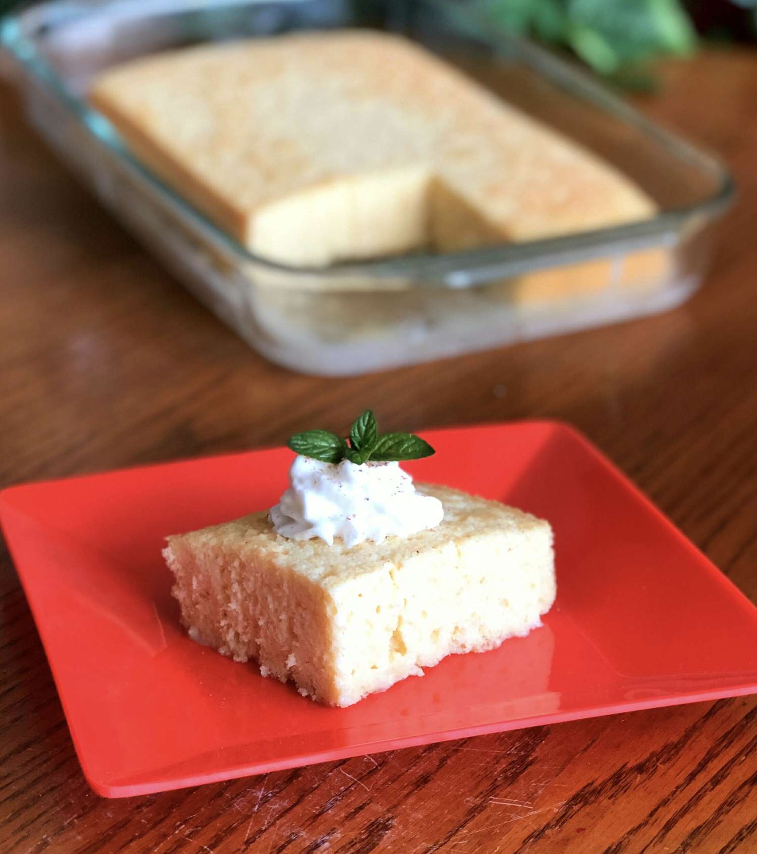 Eggnog Poke Cake (Phong cách Tres Leches)