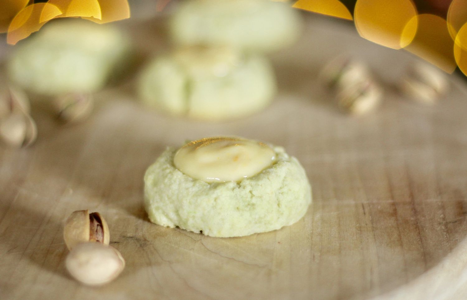 Cookies vân tay sô cô la trắng-cam-pistachio