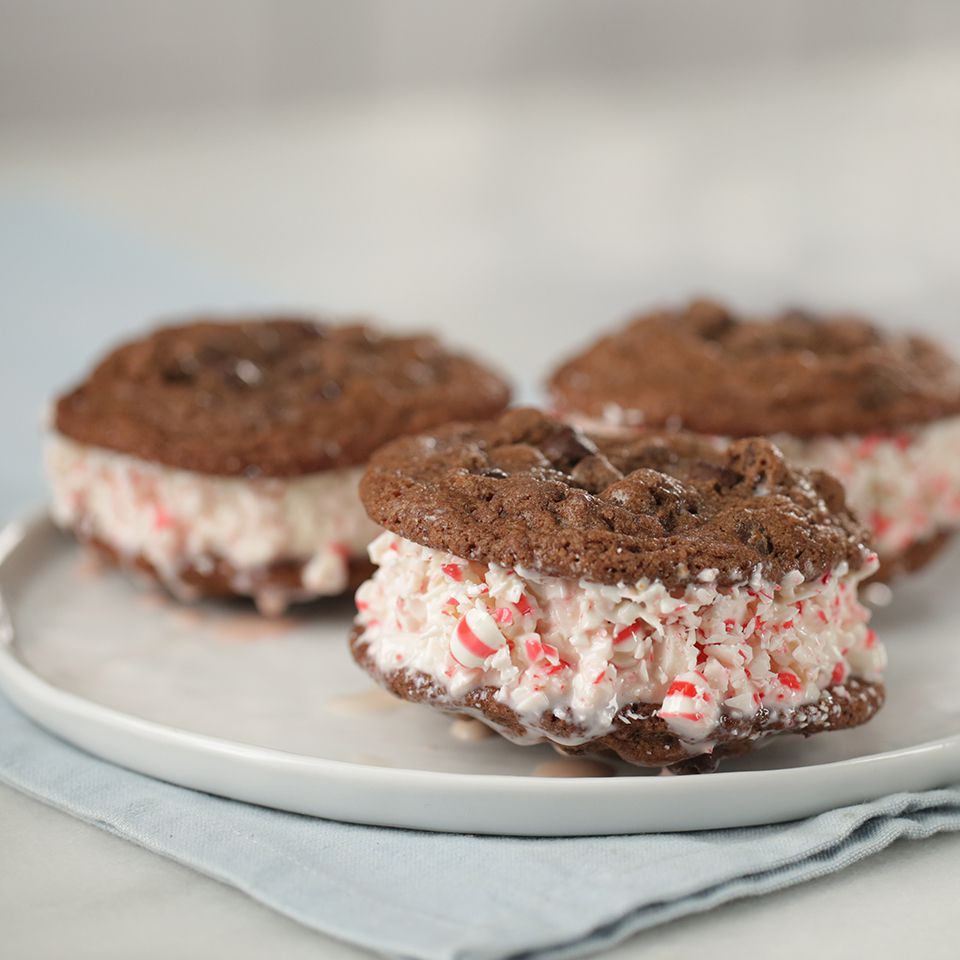 Double Chocolate và Peppermint Ice Cream Sandwich Cookies