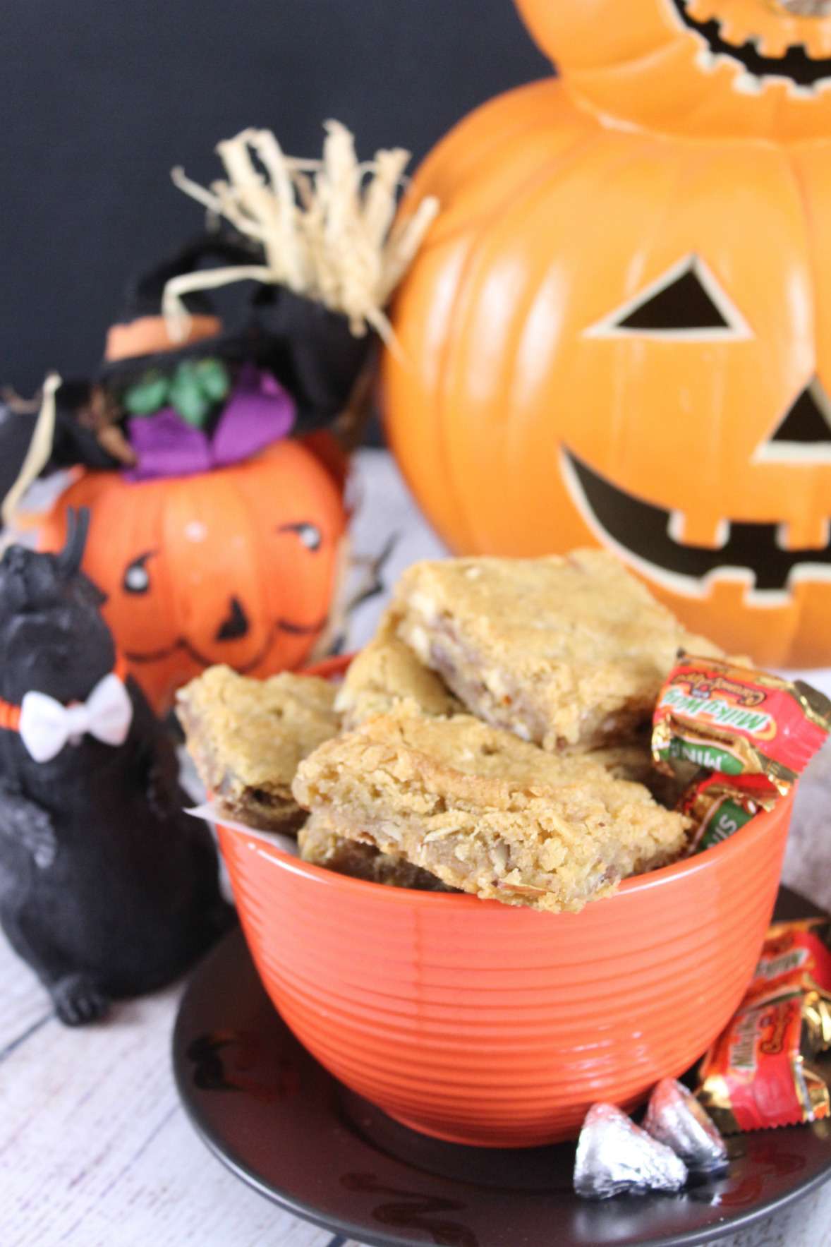 Halloween Candy Blondies