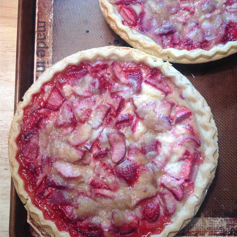 Đầu bếp Neals Strawberry-Rhubarb Sour Cream Pies