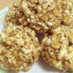 Pops Molasses Popcorn Balls và Taffy