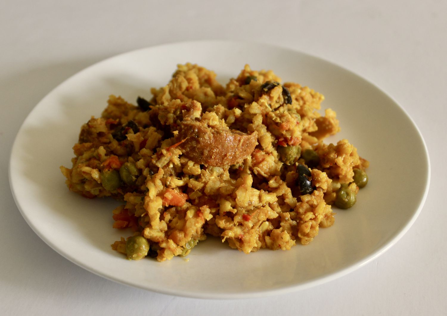 Gạo nâu, gà và chorizo ​​paella