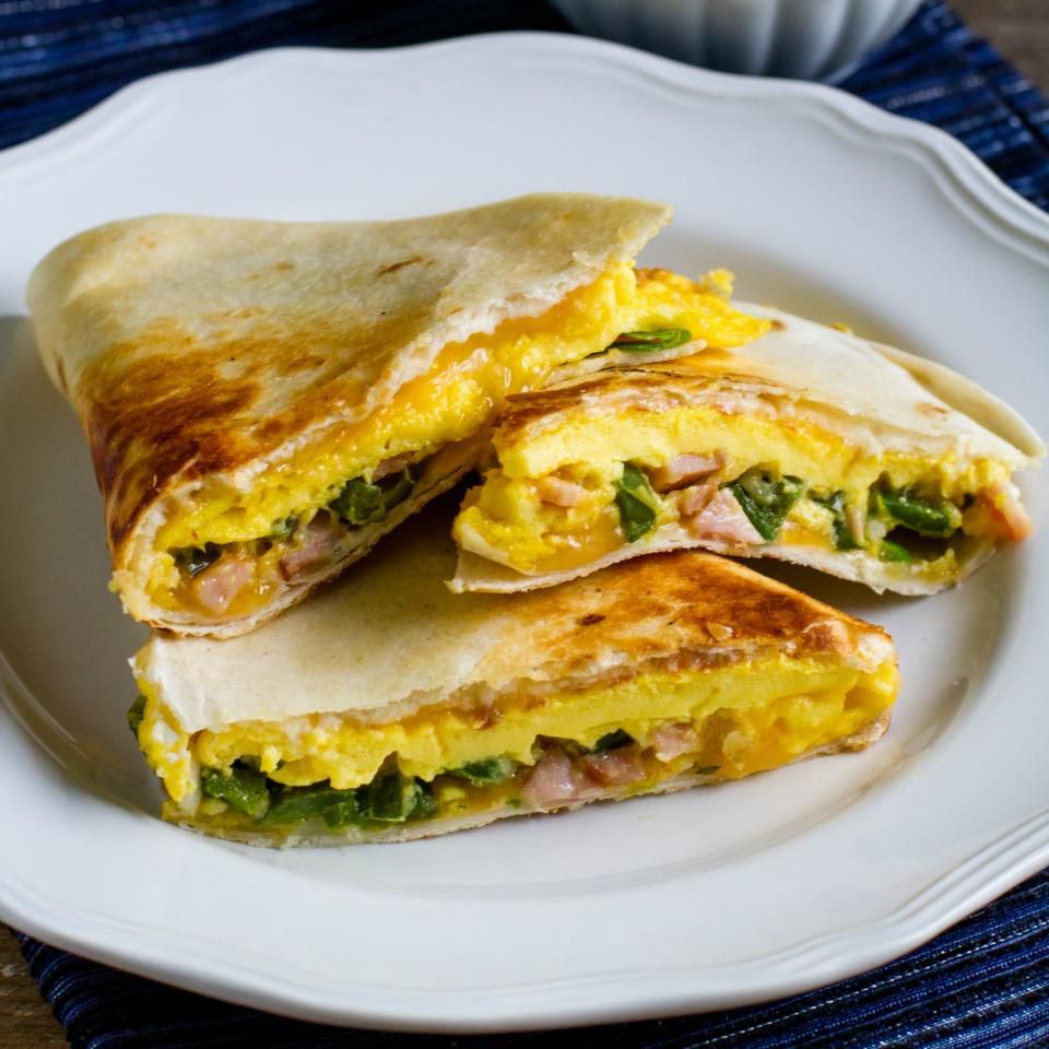 Jalapeno và Canada Bacon Breakfast Quesadillas