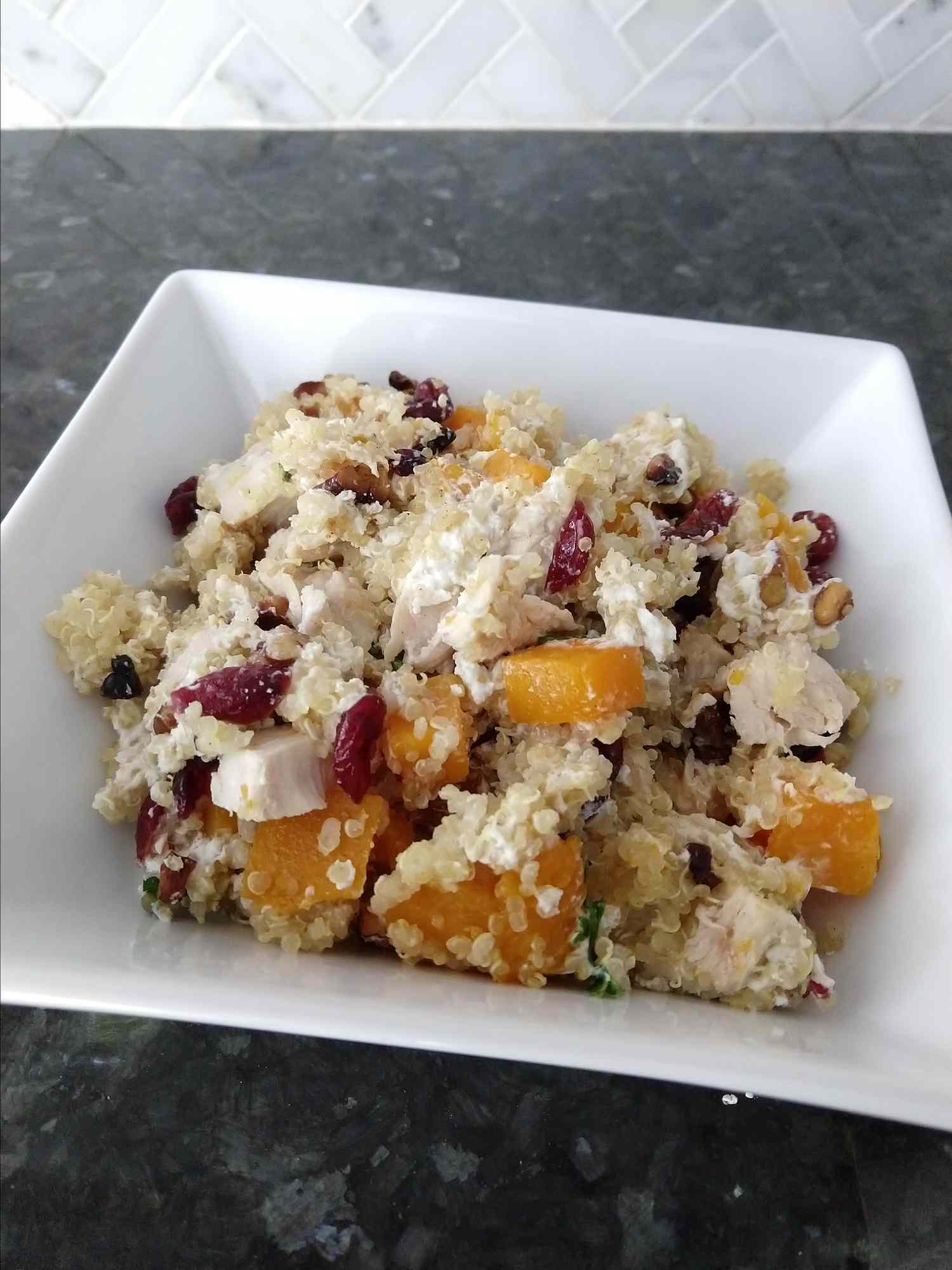 Quinoa với butternut squash, thịt gà và phô mai dê