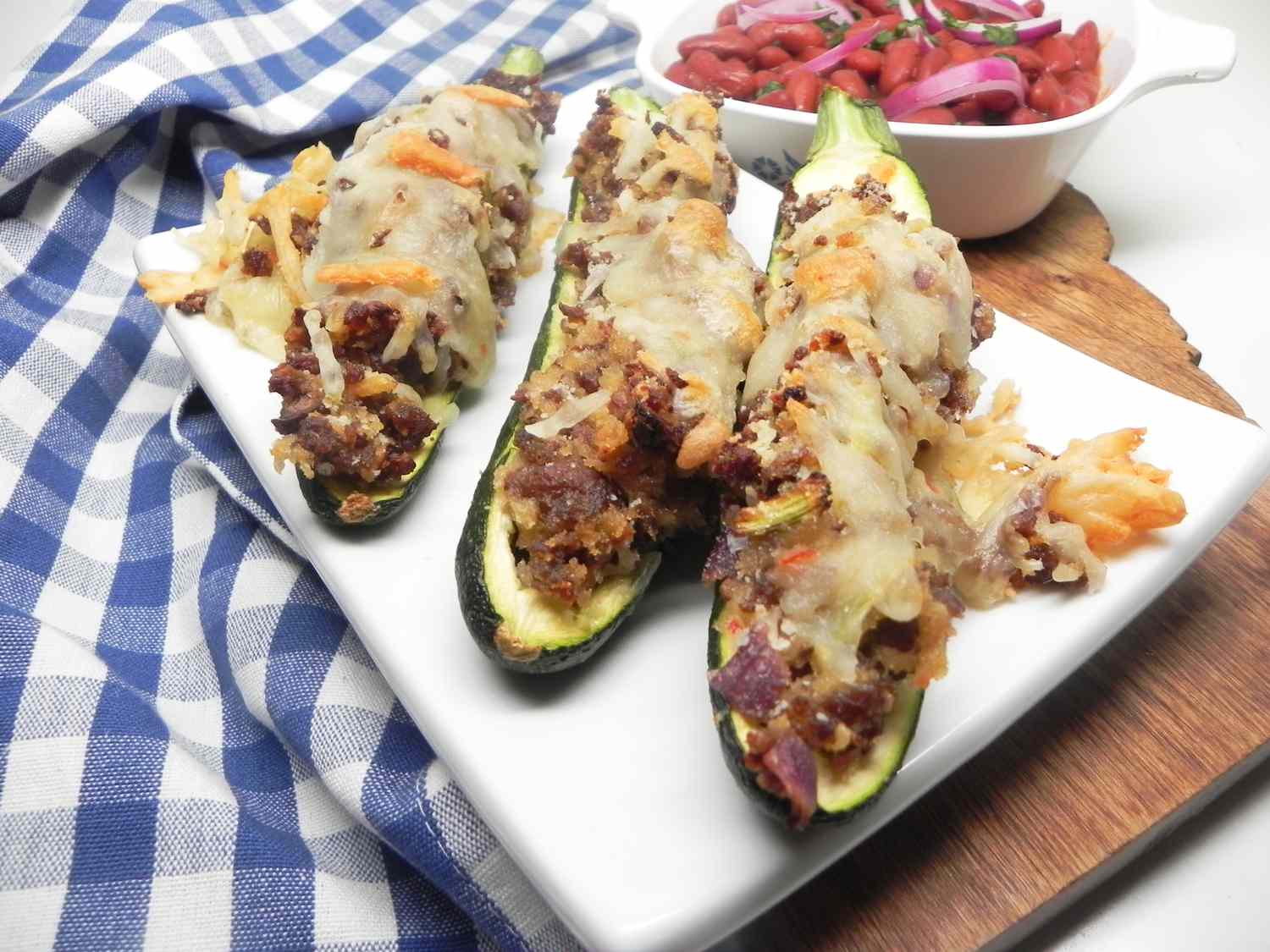 Thuyền Zucchini ăn xúc xích