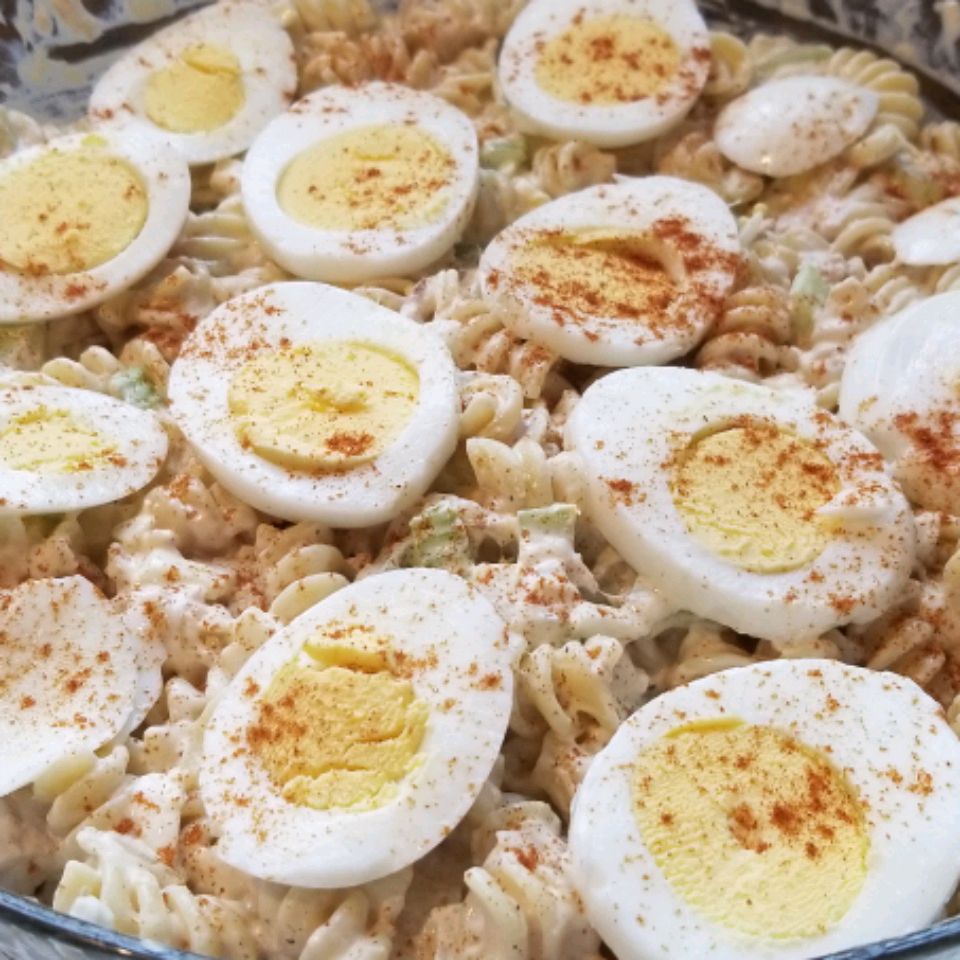 Salad macaroni tuyệt vời của mẹ tôi (đủ để nuôi một đám đông!)