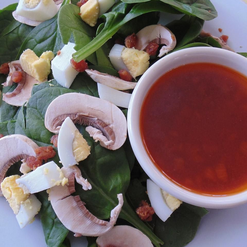 Salad rau bina héo và thịt xông khói