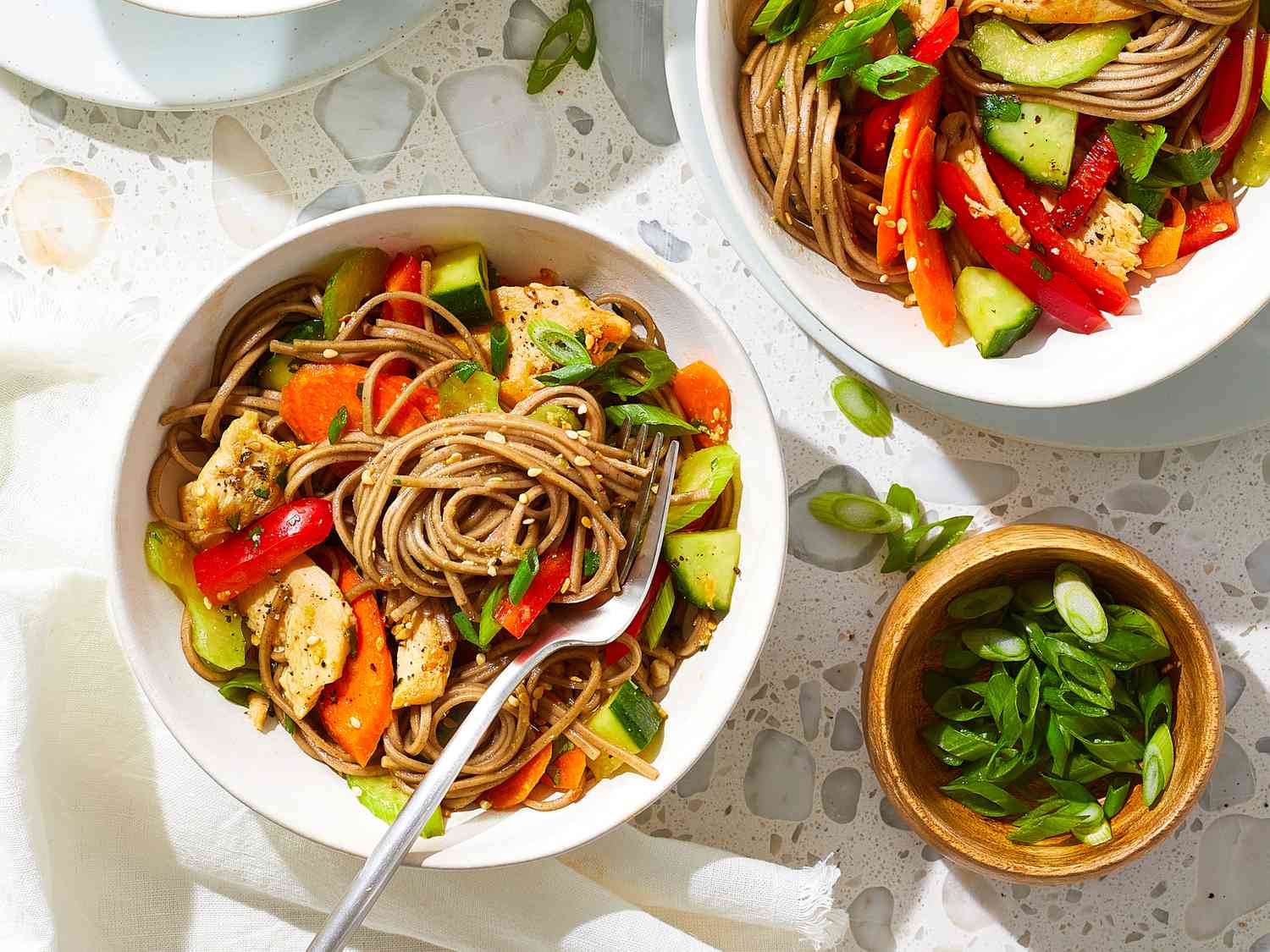 Soba Noodle Salad với Gà và Sesame