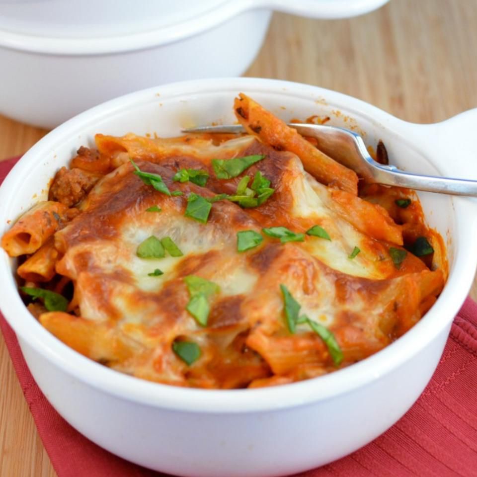 Dặm của mozzarella nướng mostaccioli