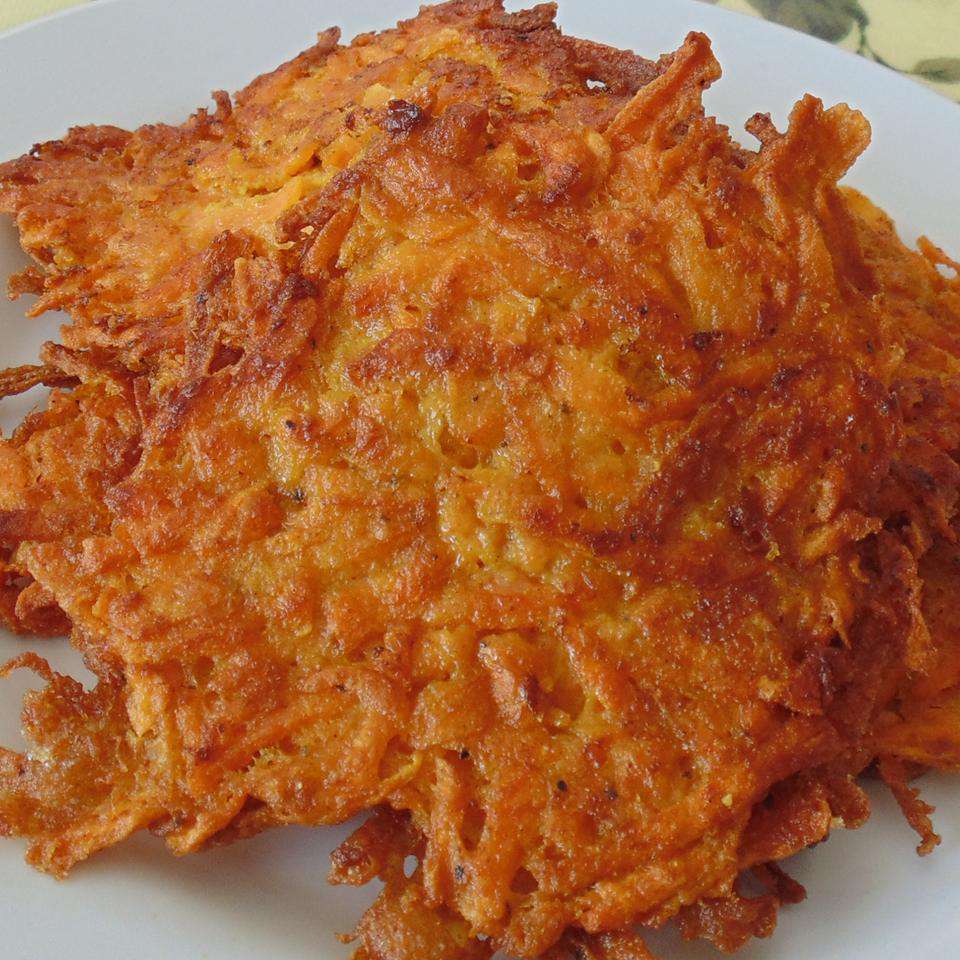 Món latkes khoai lang nghiền