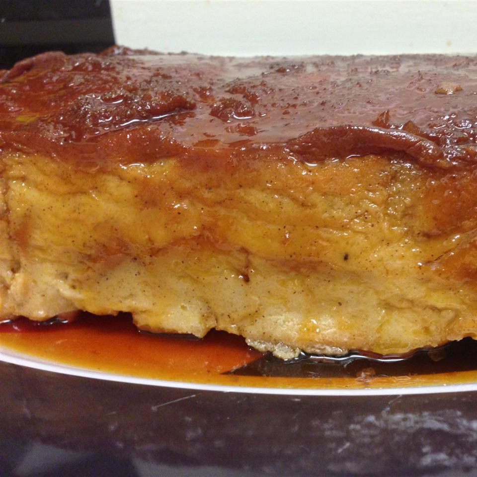 Bánh pudding với nước sốt caramel