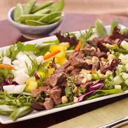 Thịt bò gừng cay và salad đậu snap