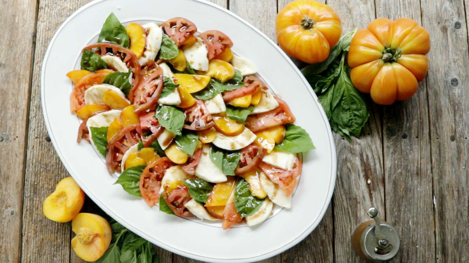 Salad Caprese Peach và cà chua