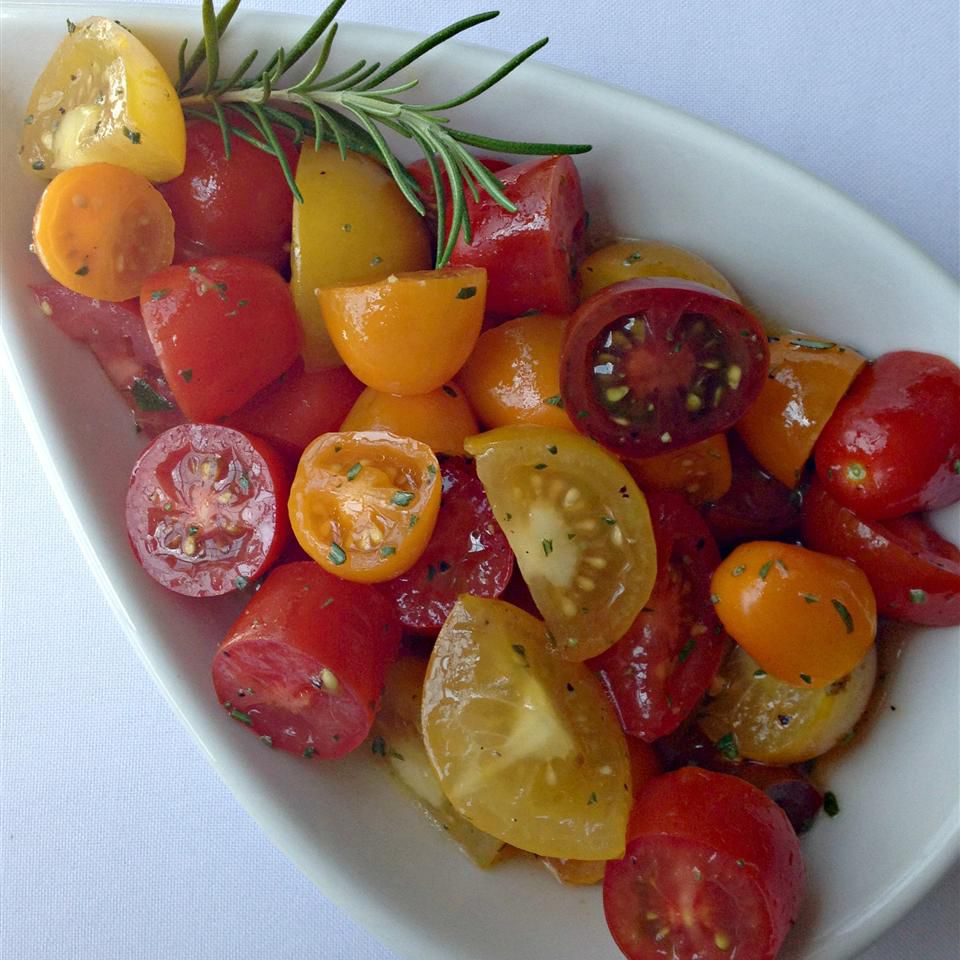 Salad cà chua gia truyền với Rosemary