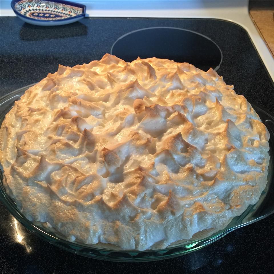 Grandaddys khoai lang meringue pie