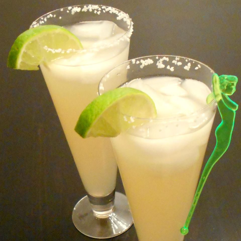 Kệ hàng đầu margaritas trên đá