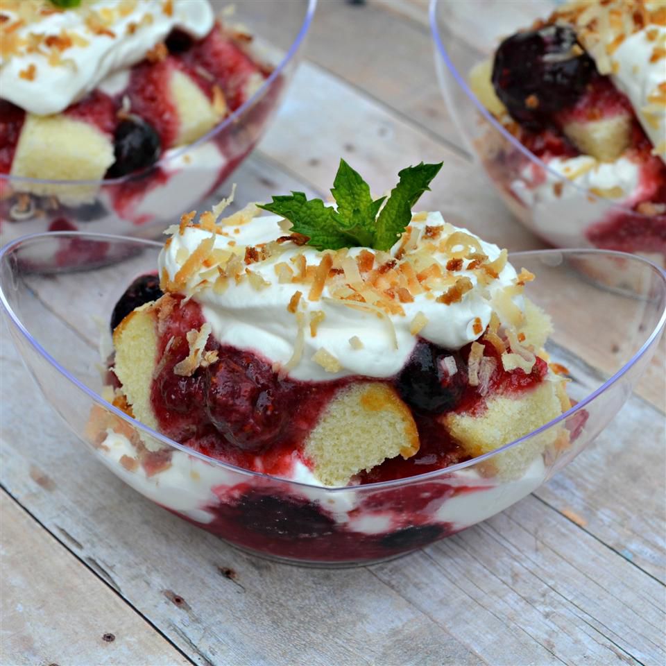 Berry hỗn hợp trifle