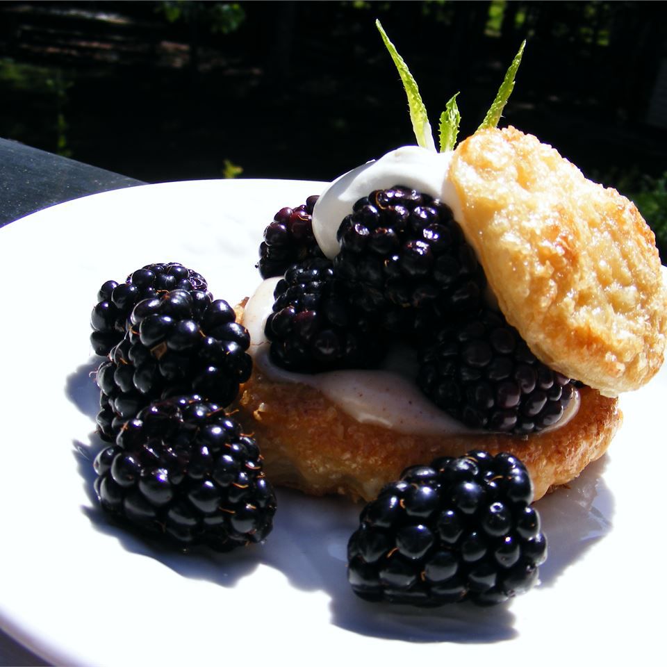 Bánh tart bánh puff BlackBerry Puff