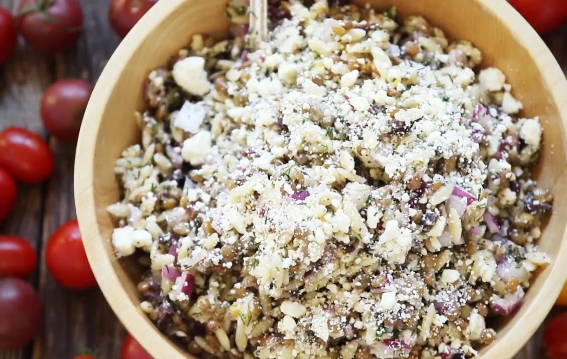 Salad đậu lăng orzo bạc hà và salad feta