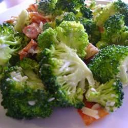 Jens Broccoli Salad với thịt xông khói