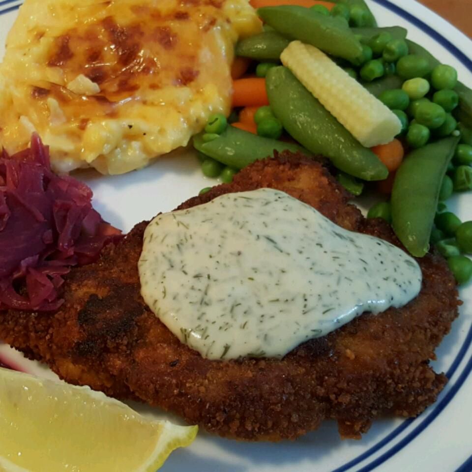 Thịt lợn schnitzel với nước chấm