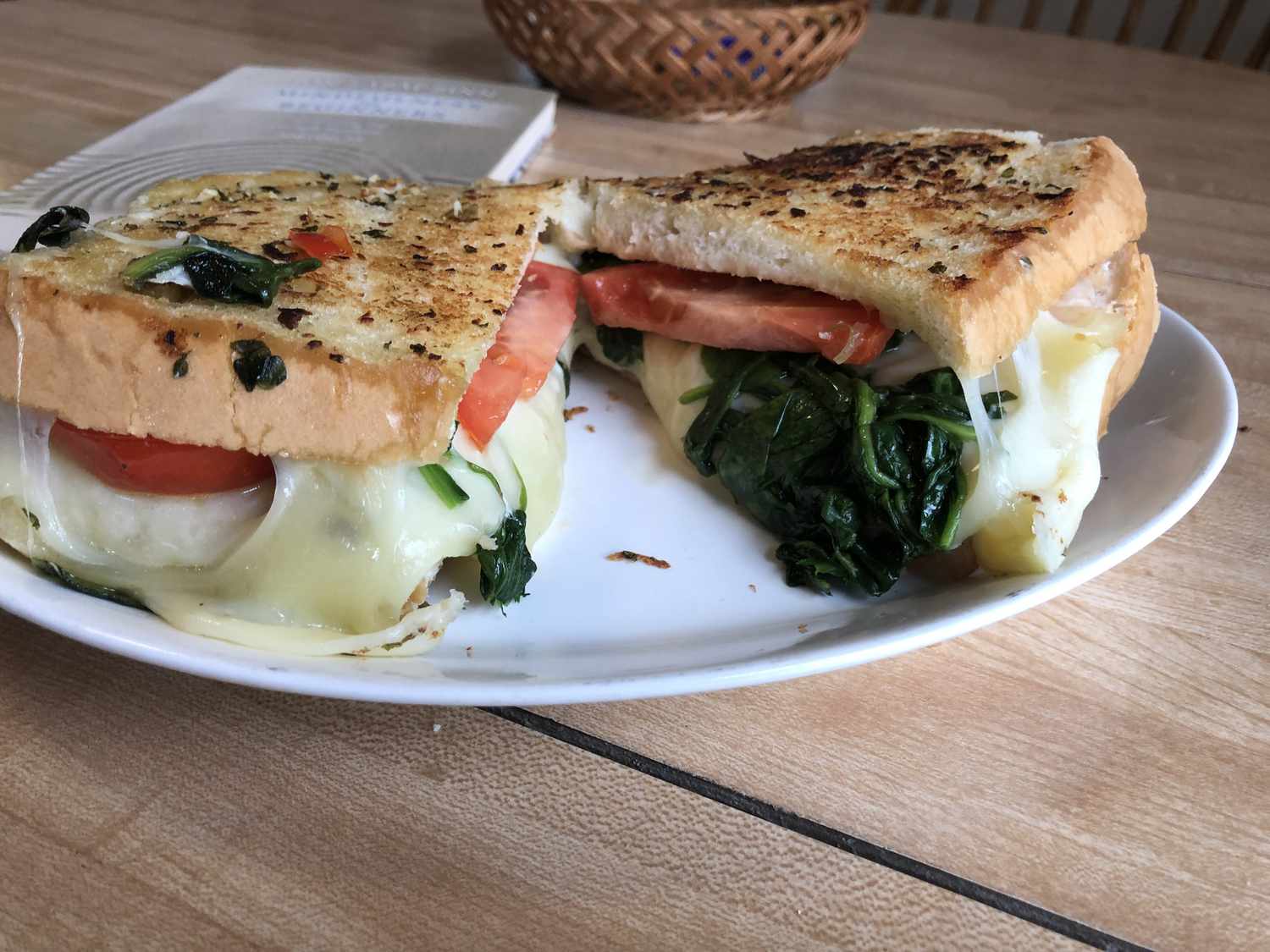 Bánh sandwich phô mai nướng bốn cheese