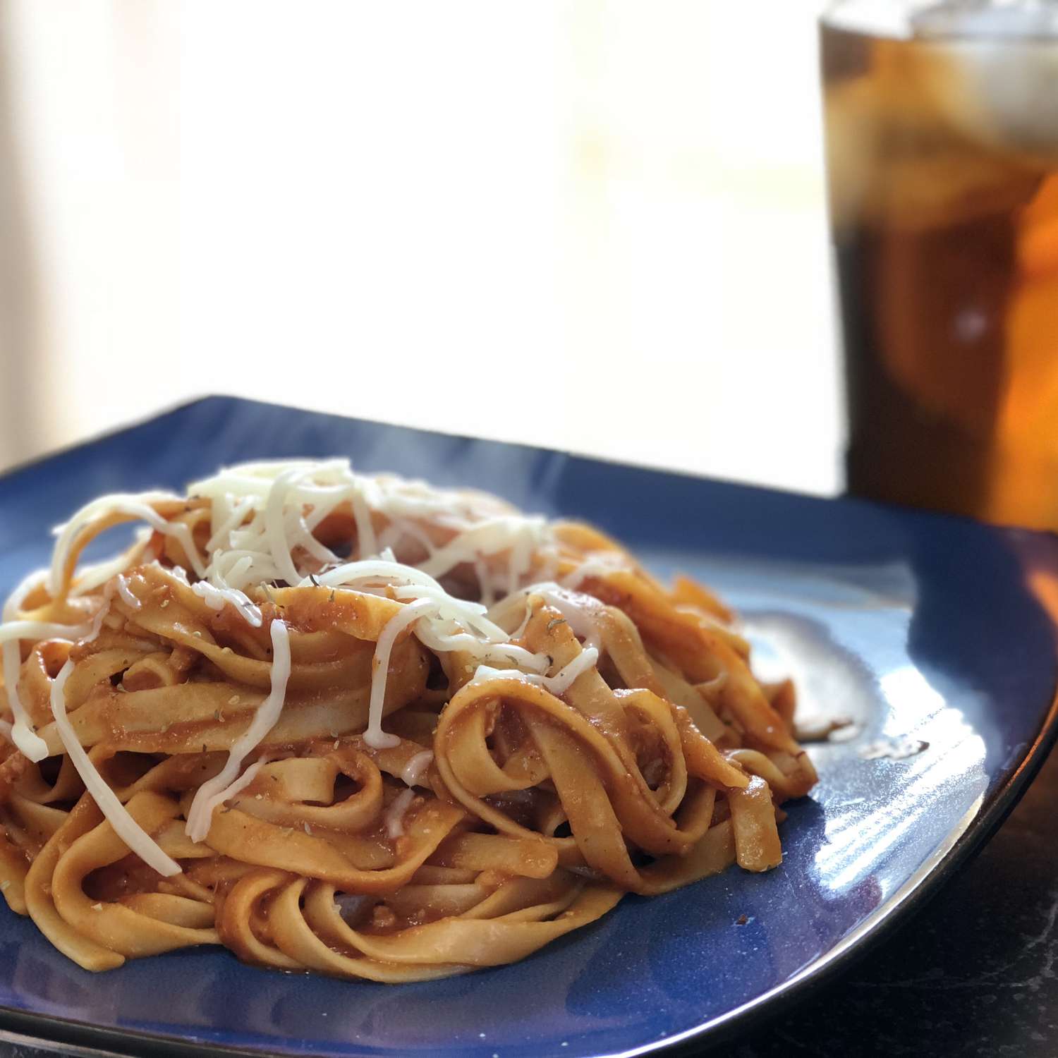 Đầu bếp Johns Spaghetti với nước sốt ngao đỏ