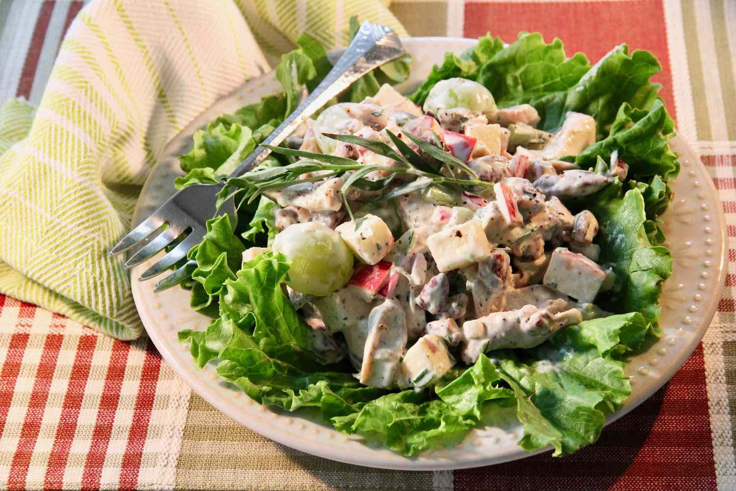 Salad gà trái cây với tarragon