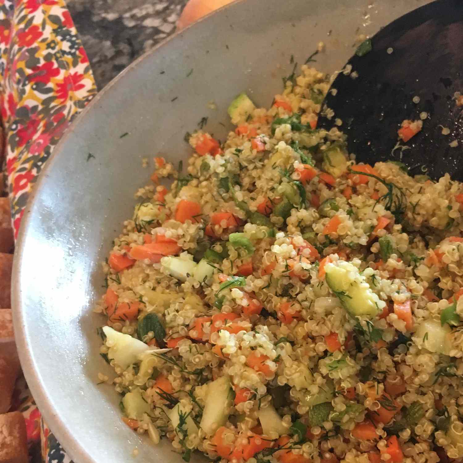 Salad ăn chay quinoa với rau