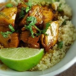 Gà chanh ngọt với rau mùi cilantro couscous