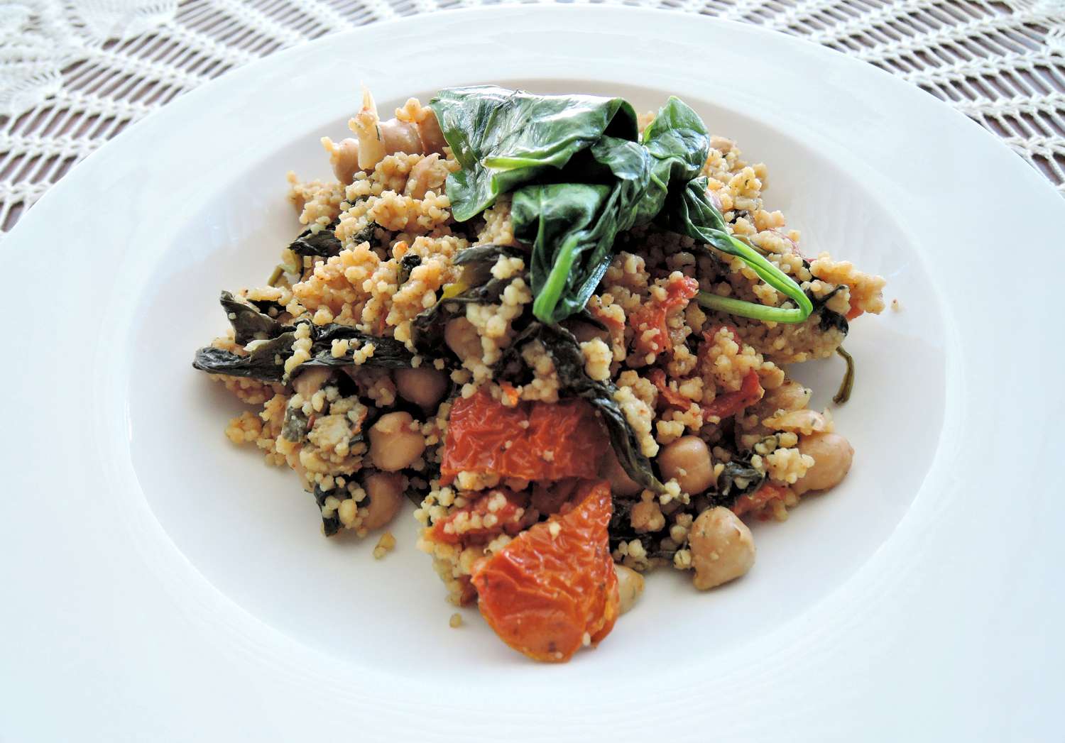 Couscous với rau bina và đậu xanh