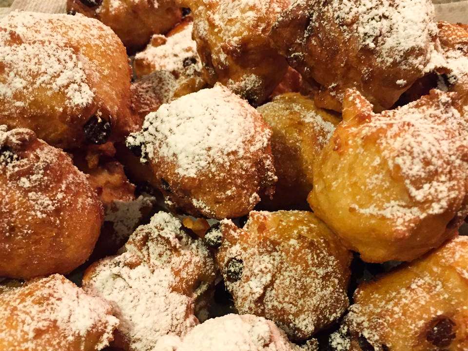 Oliebollen (bánh rán Hà Lan)