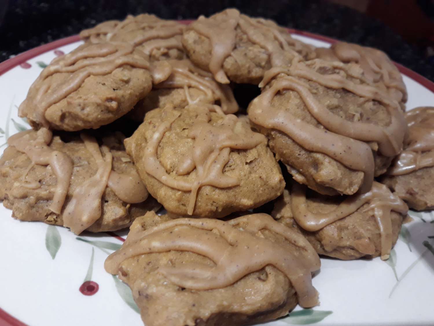 Cookies bí ngô với cây phong Maple