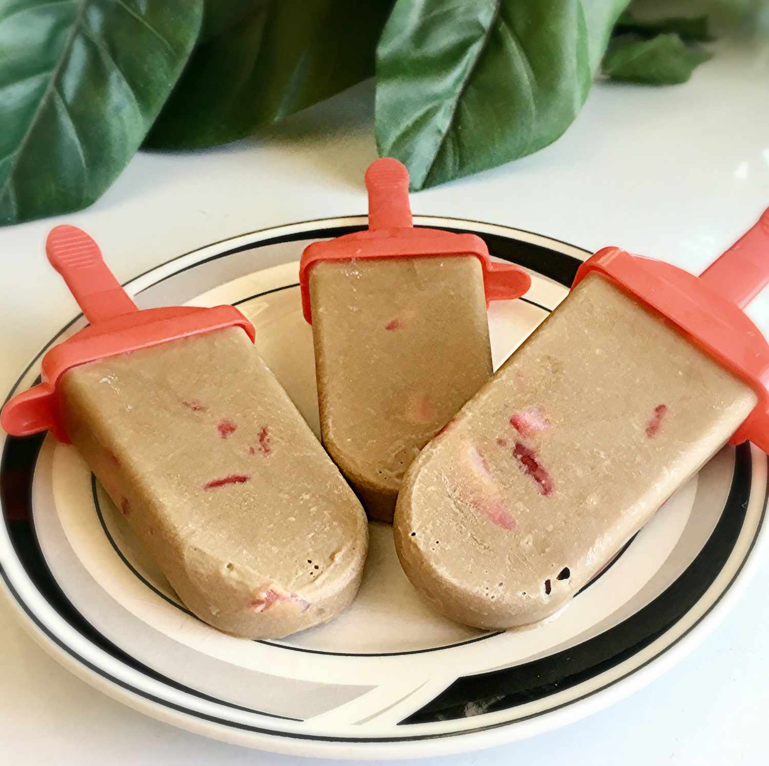 Cherry phủ sô cô la popsicles