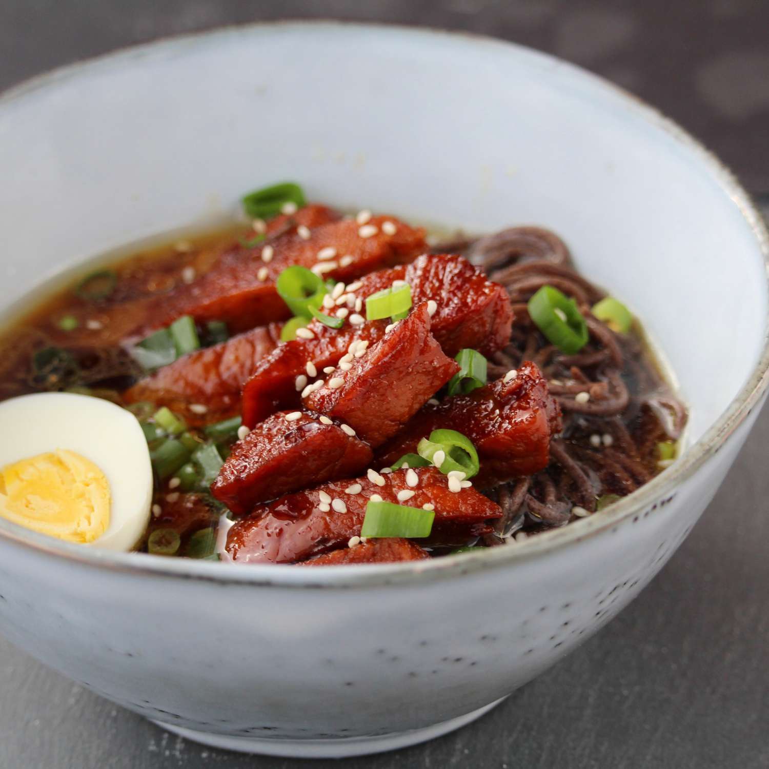 Thịt lợn Okinawa Shoyu