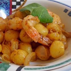 Tôm nghệ tây kem với gnocchi và hành tây caramen