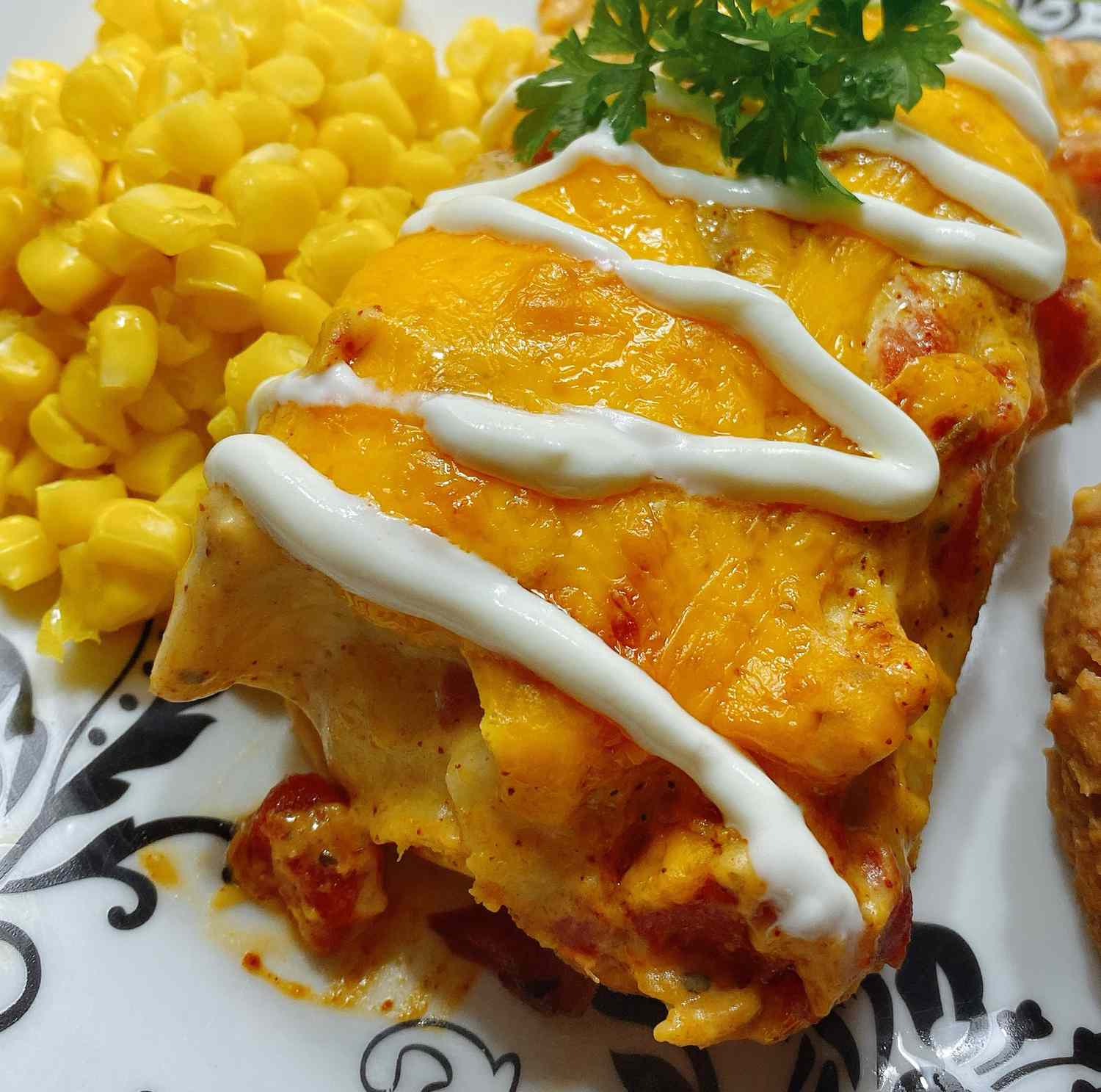 Enchiladas gà kem với nước sốt trắng