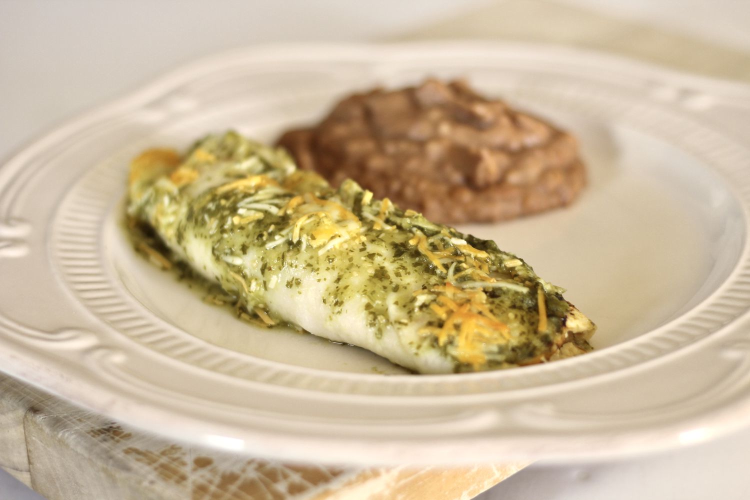 Enchiladas gà cay với salsa tomatillo