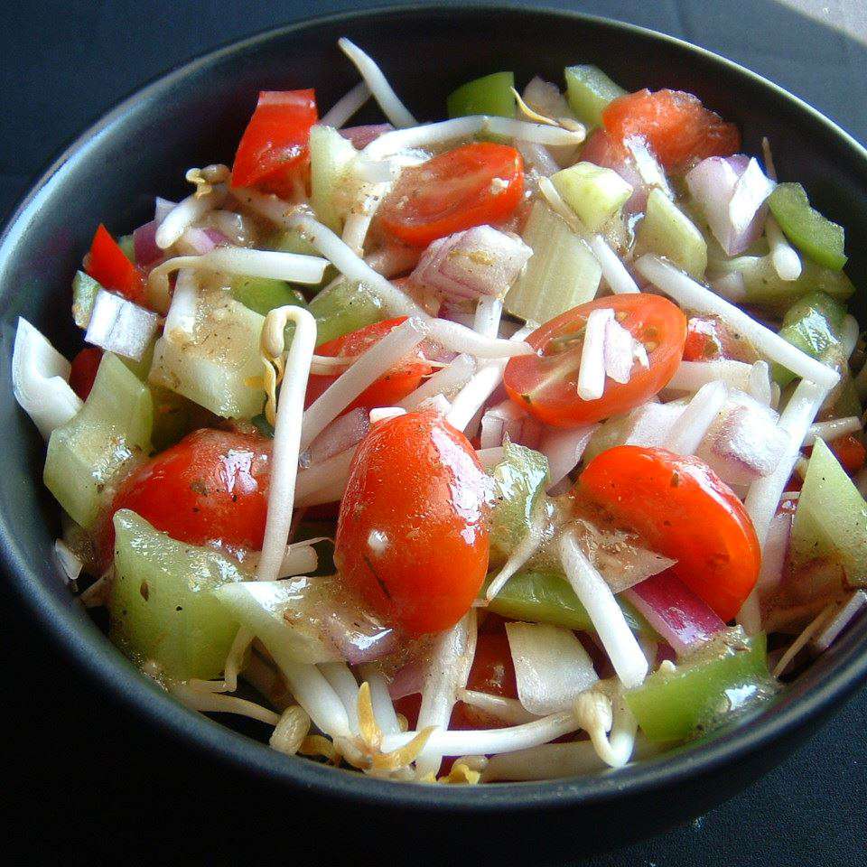 Toms giòn salad