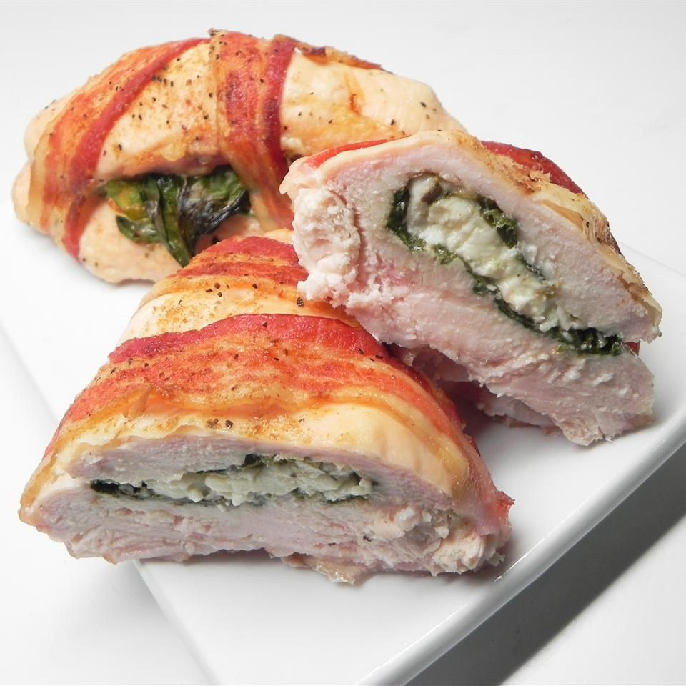 Bacon Wraps Gà tây nhồi bông được nhồi bằng rau bina và feta